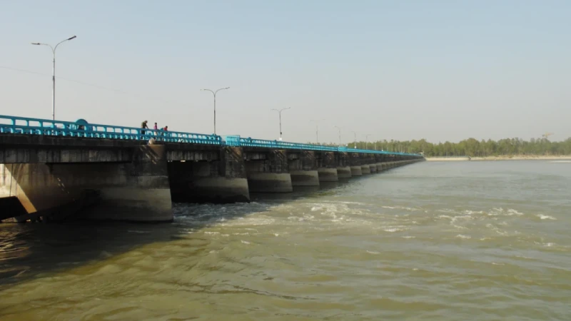 তিস্তা ব্যারেজের ৪৪ গেট খুলে দিয়েছে কর্তৃপক্ষ, পানি বিপৎসীমা ছুঁই ছুঁই