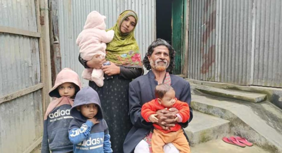 মাদারগঞ্জে ১৭ বছরের অভিমান ভুলে বাড়ি ফিরলেন জুয়েল মিয়া আবেগাপ্লুত স্বজনরা