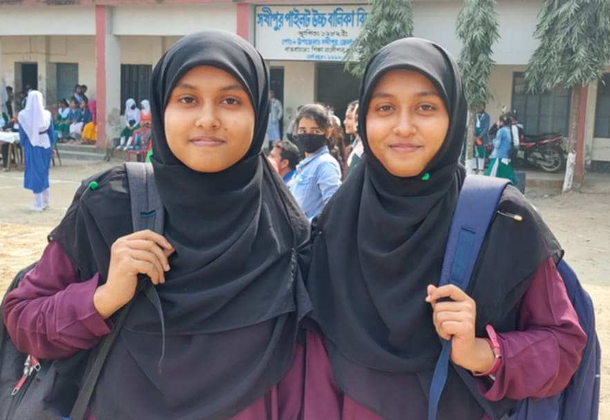 একসঙ্গে জাবিতে ভর্তির সুযোগ পেলেন যমজ বোন