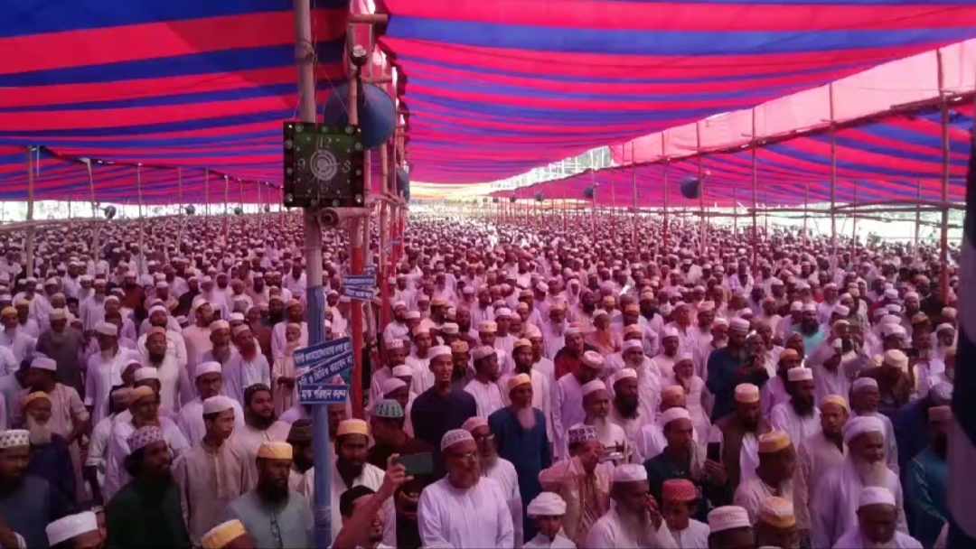 লাখো মুসুল্লিদের সমবেত কন্ঠে ‘আমিন আমিন’ ধ্বনিতে মুখরিত খানকায়ে ছালেহিয়া কমপ্লেক্সে ময়দান